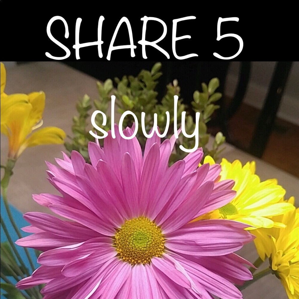 COMMENTS ALMOST FULL -LIKE NEW LISTING 💐THANK U - Picture 6 of 8